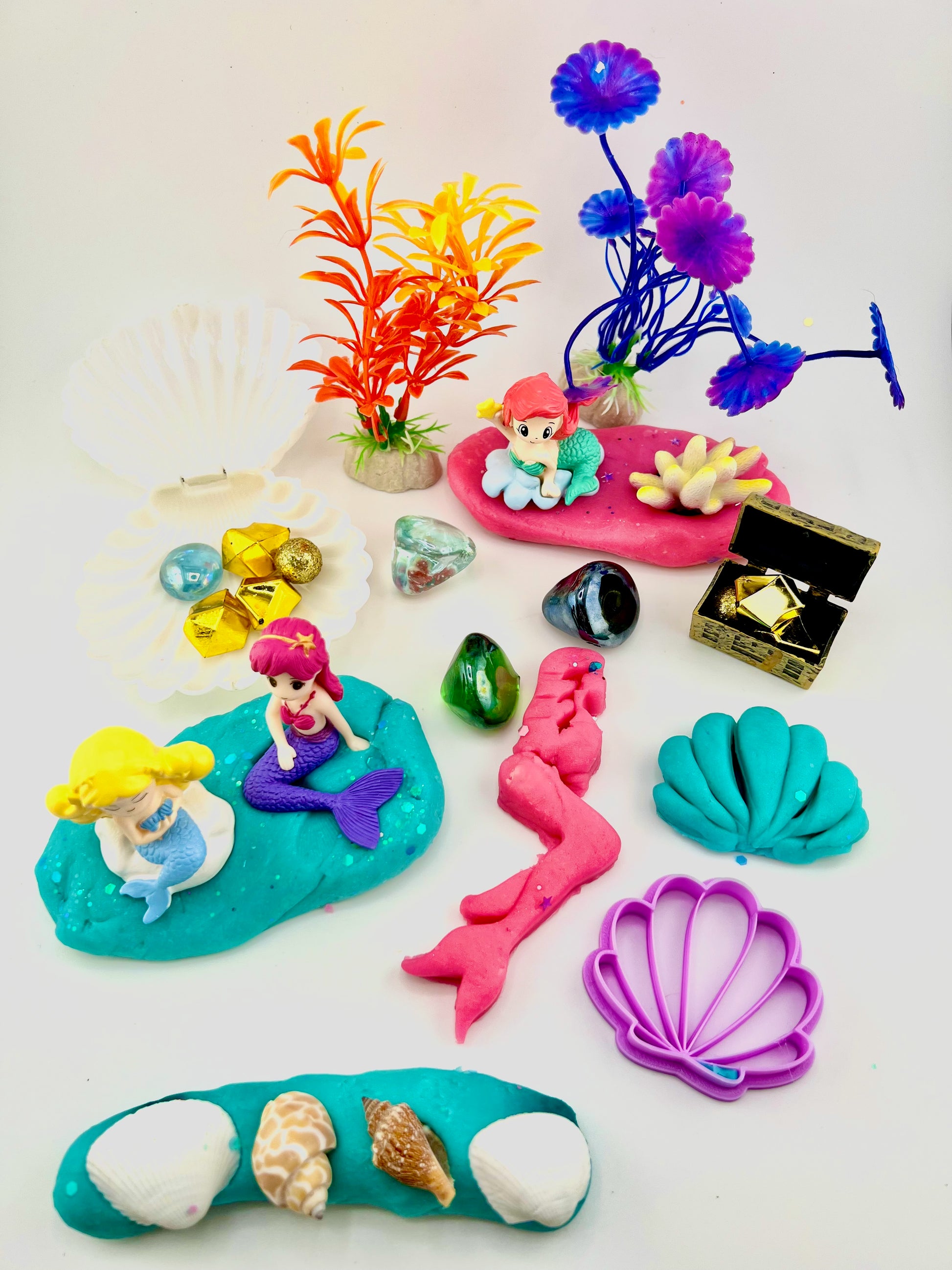 Mini Play Dough Aquariums - Happy Toddler Playtime